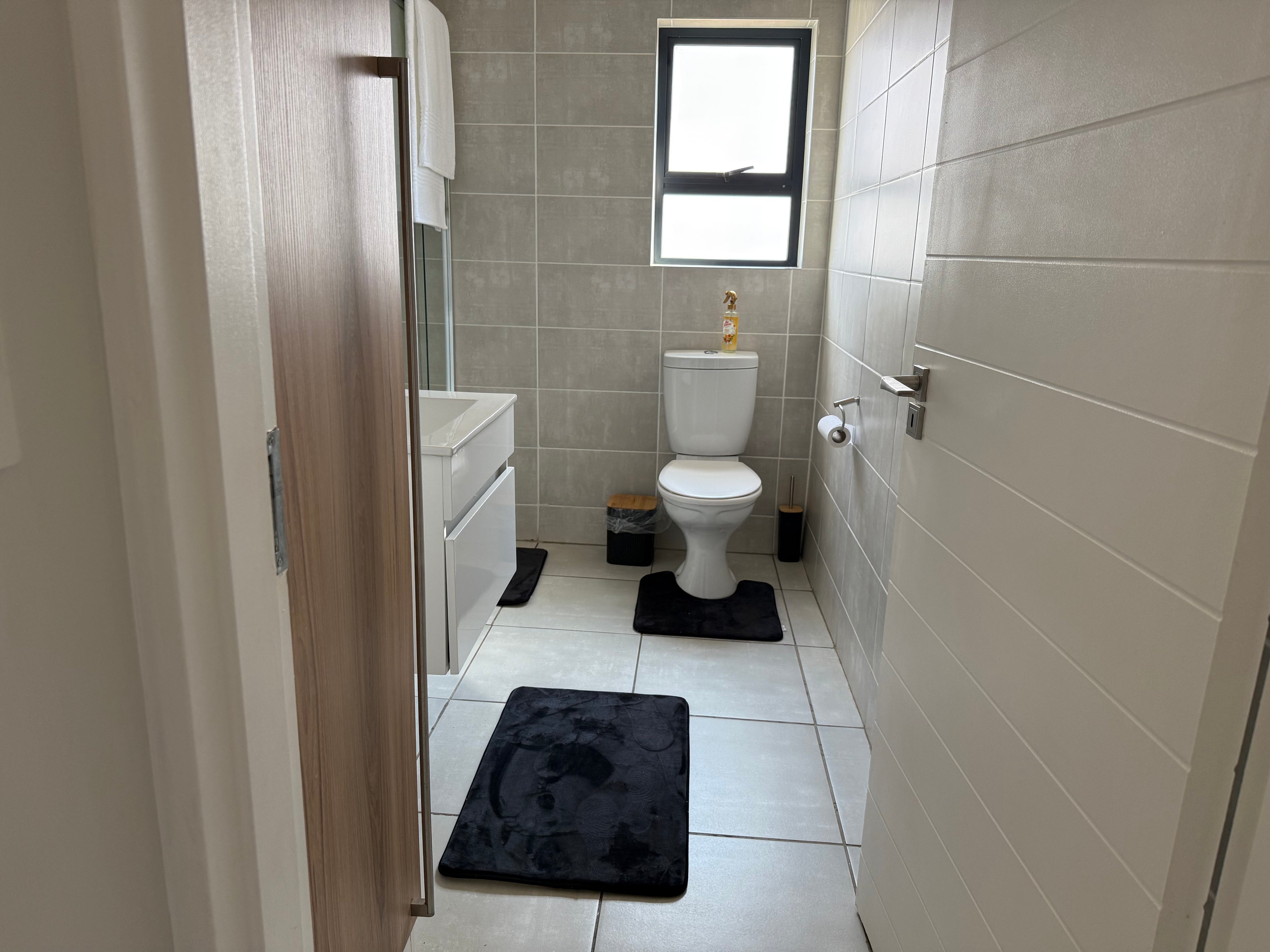 The Blyde | Luxury 1-Bedroom Apartment with Balcony - The Blyde Crystal Lagoon