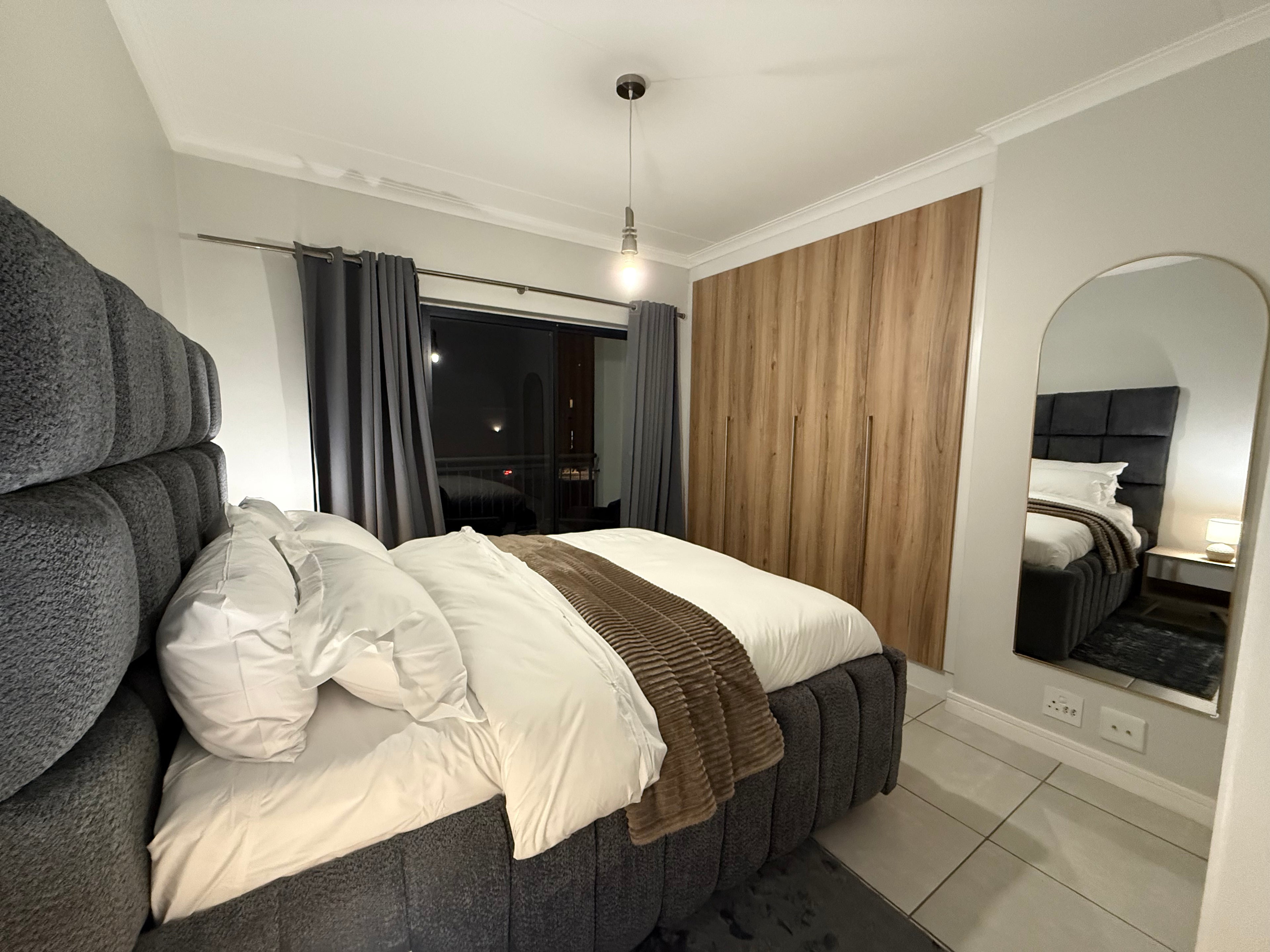 The Blyde | Luxury 1-Bedroom Apartment with Balcony - The Blyde Crystal Lagoon