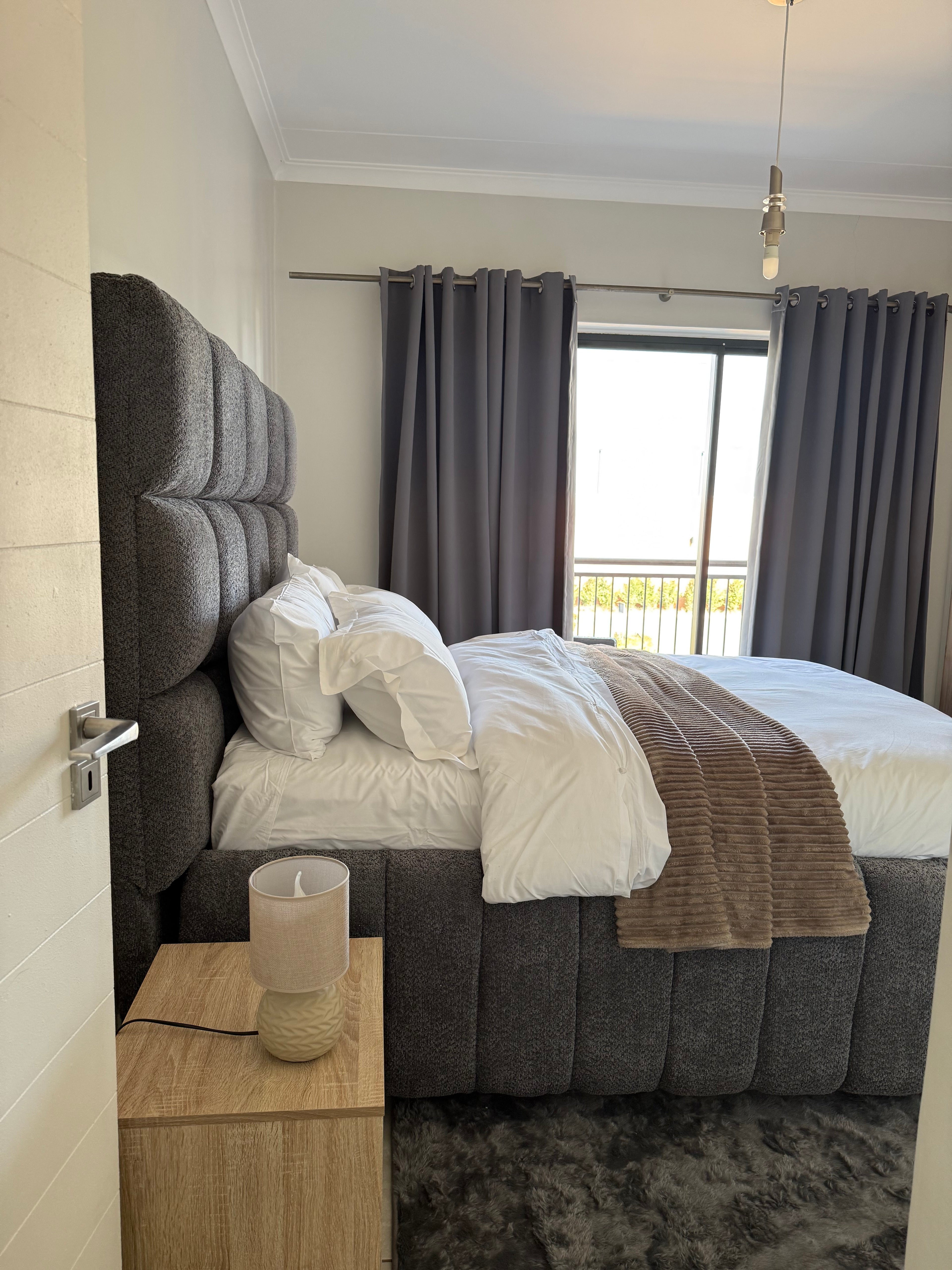 The Blyde | Luxury 1-Bedroom Apartment with Balcony - The Blyde Crystal Lagoon