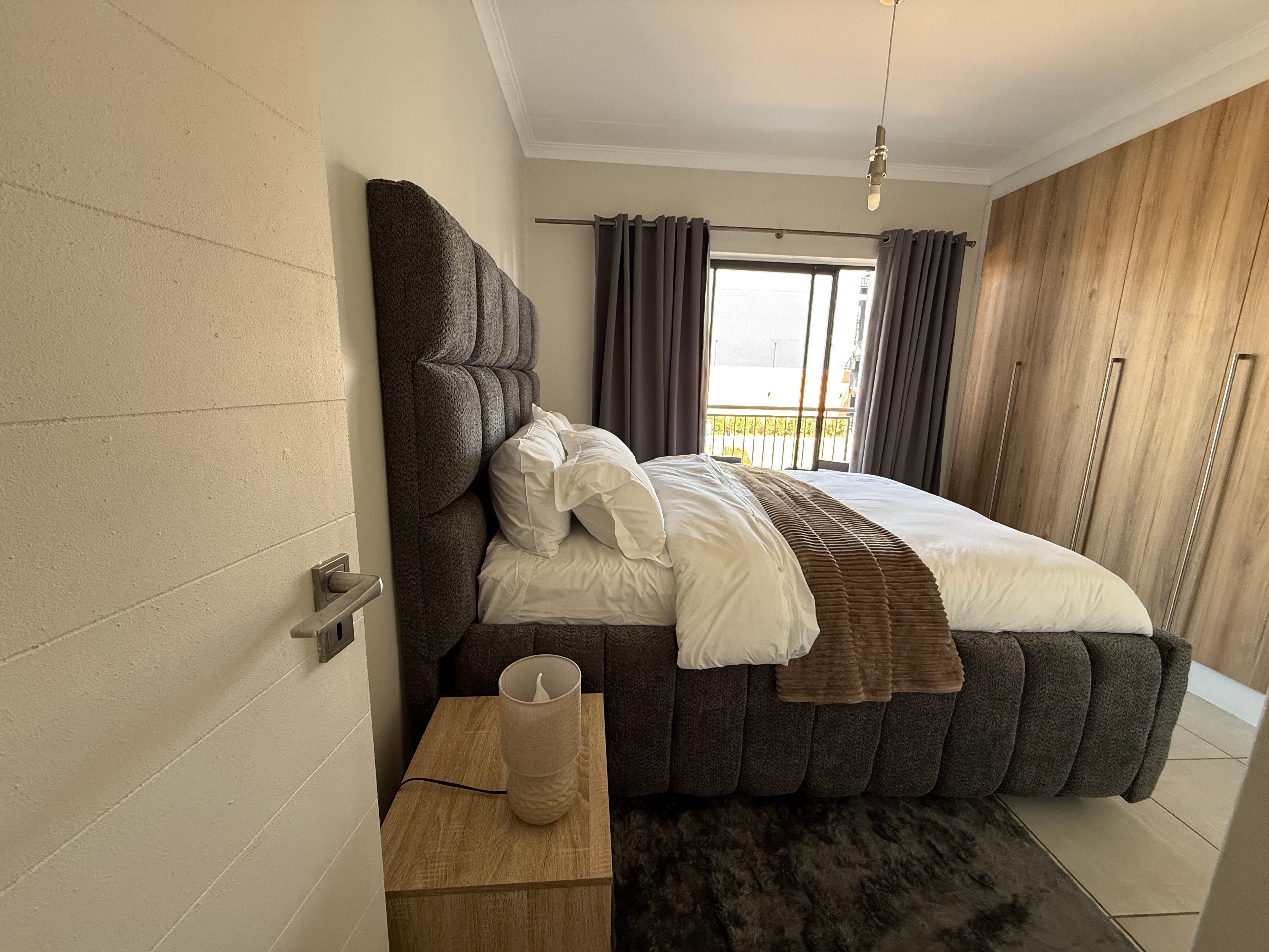 The Blyde | Luxury 1-Bedroom Apartment with Balcony - The Blyde Crystal Lagoon