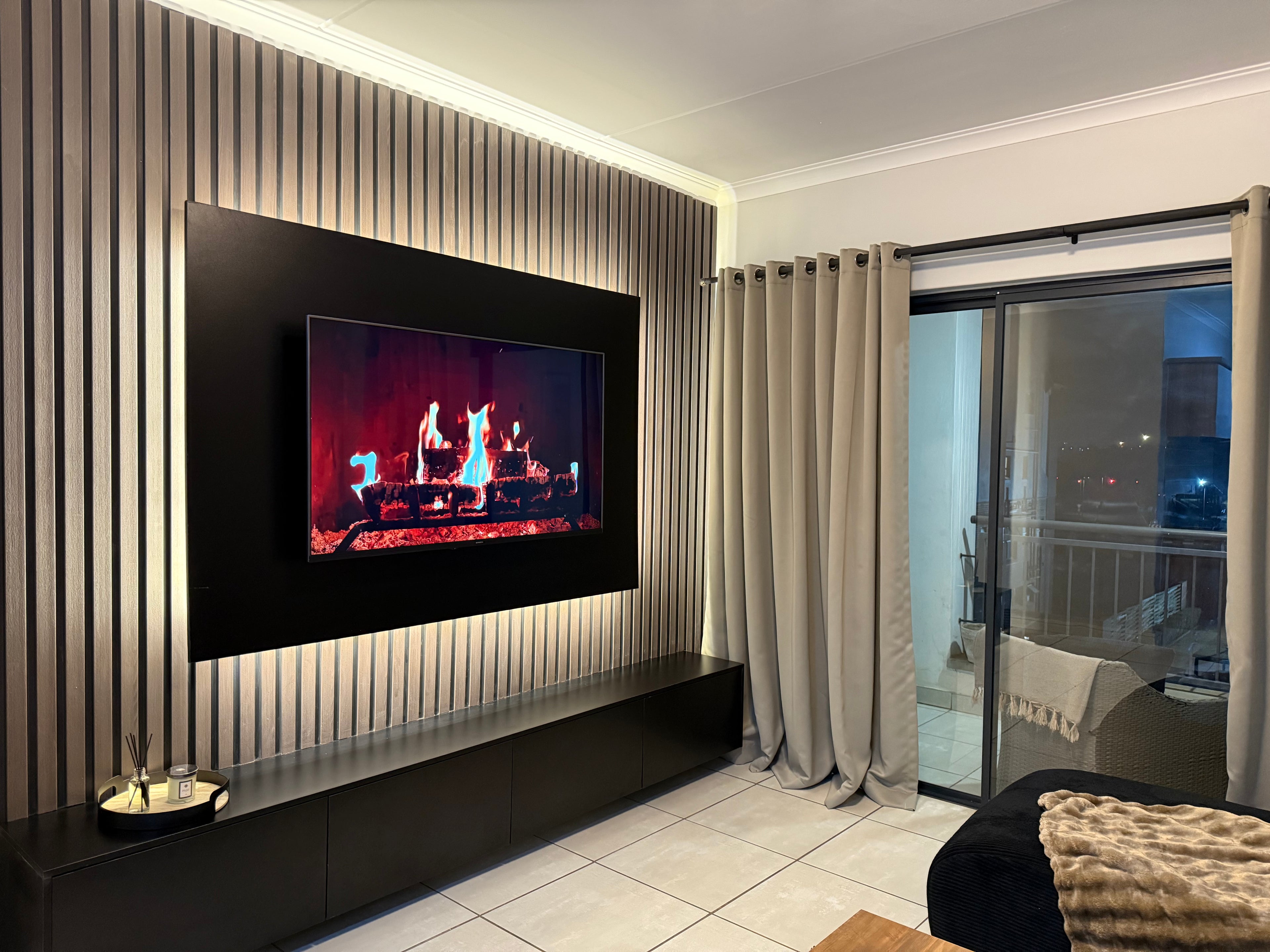 The Blyde | Modern 1-Bedroom Apartment with Balcony - The Blyde Crystal Lagoon