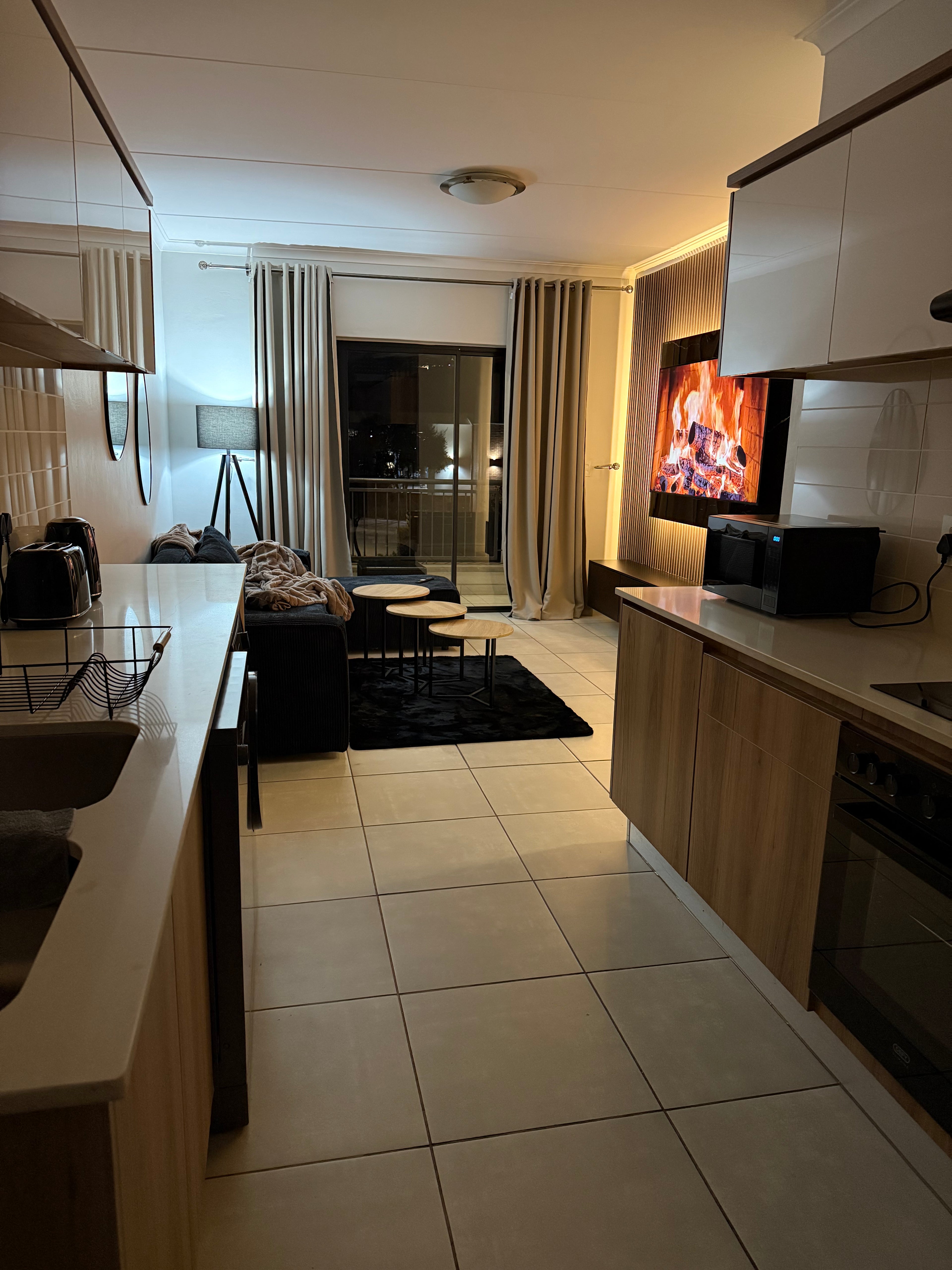 The Blyde | Luxury 1-Bedroom Apartment with Balcony - The Blyde Crystal Lagoon