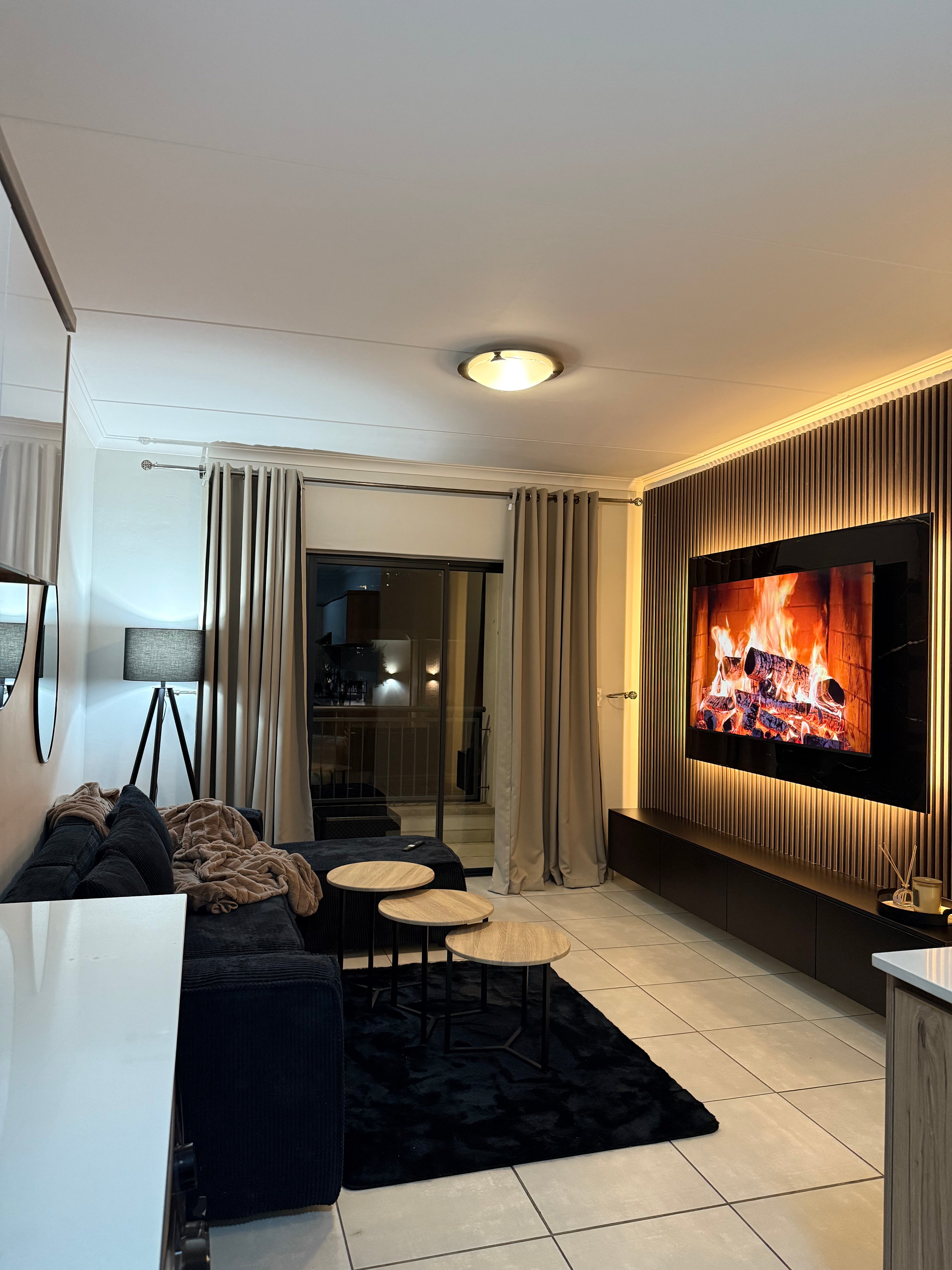 The Blyde | Luxury 1-Bedroom Apartment with Balcony - The Blyde Crystal Lagoon