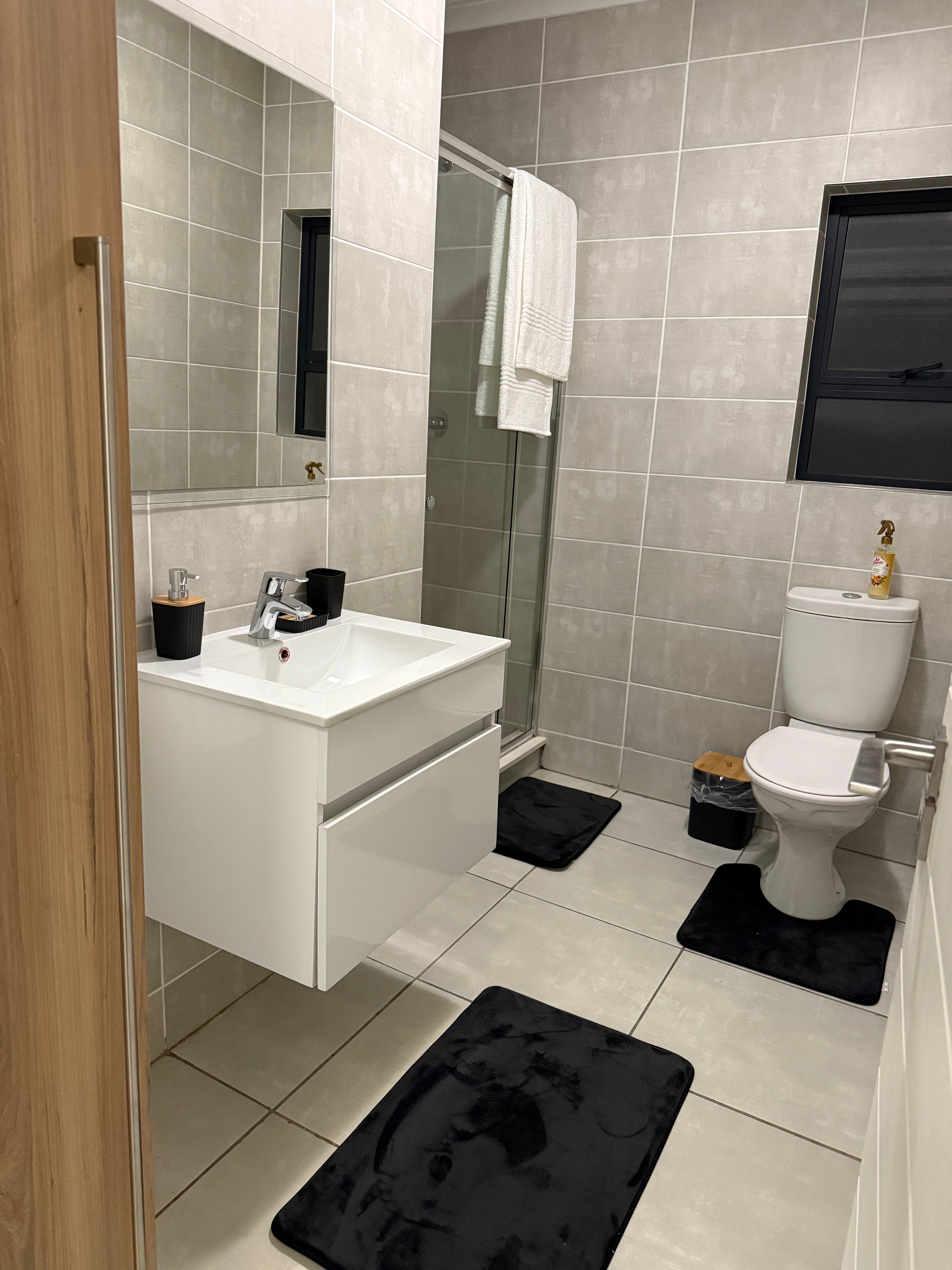 The Blyde | Luxury 1-Bedroom Apartment with Balcony - The Blyde Crystal Lagoon