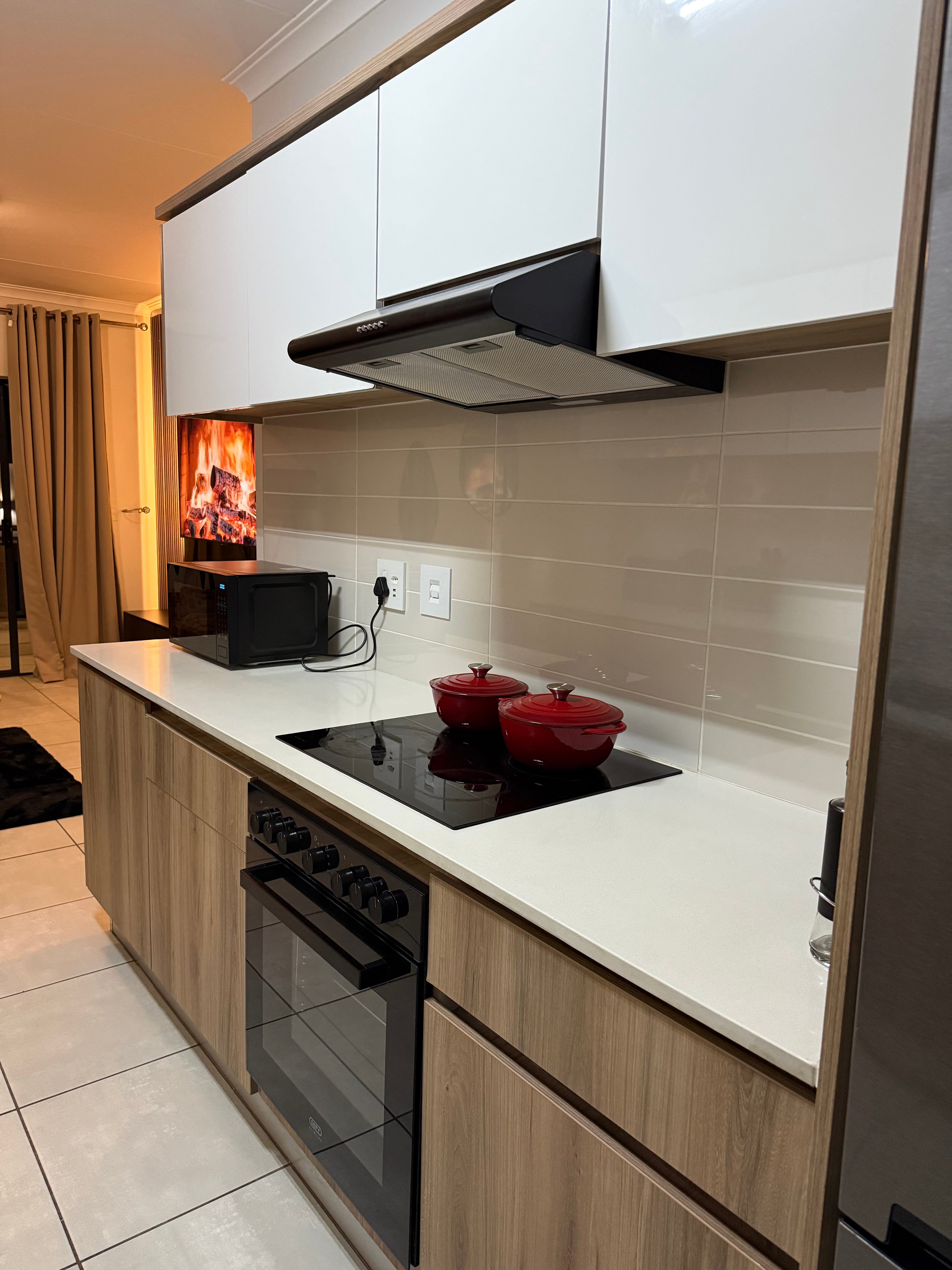 The Blyde | Luxury 1-Bedroom Apartment with Balcony - The Blyde Crystal Lagoon