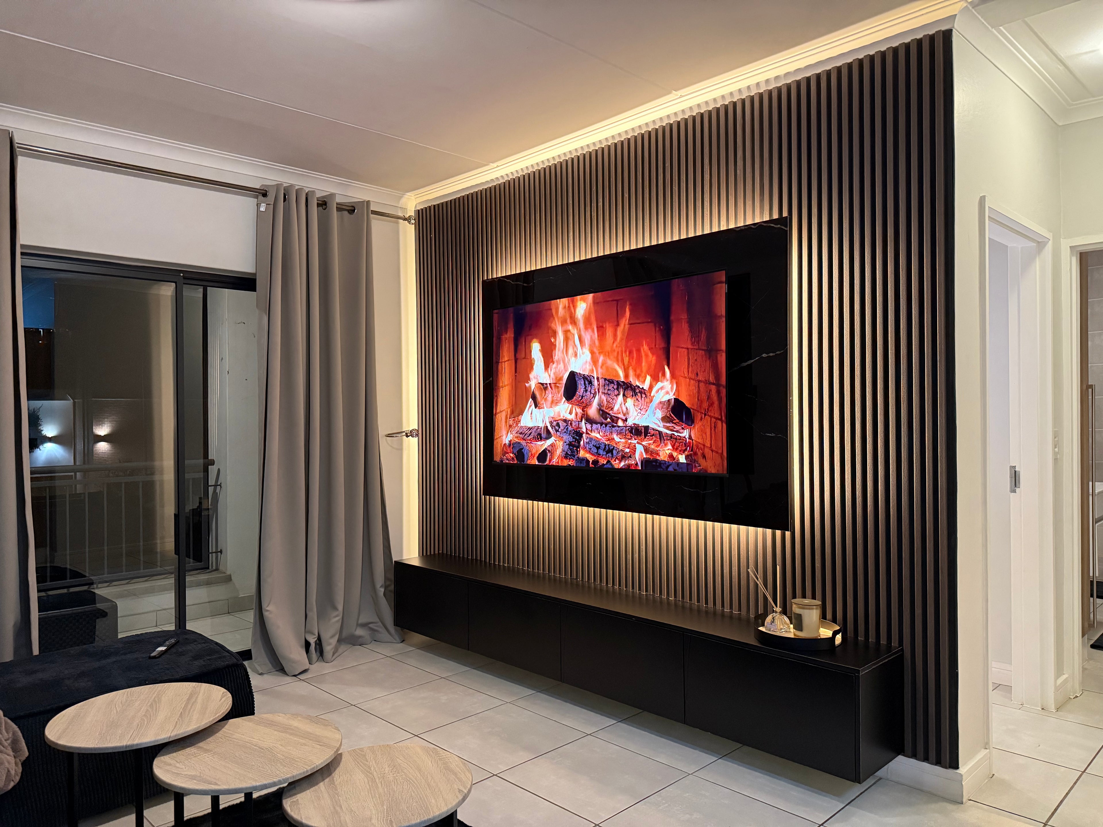 The Blyde | Luxury 1-Bedroom Apartment with Balcony - The Blyde Crystal Lagoon